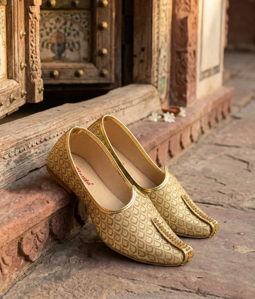 Ajanta Men’s Gold Pointed Toe Ethnic Mojaris - Image 3